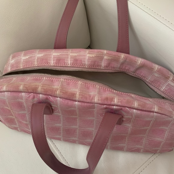 CHANEL PURSE - Picture 8 of 11